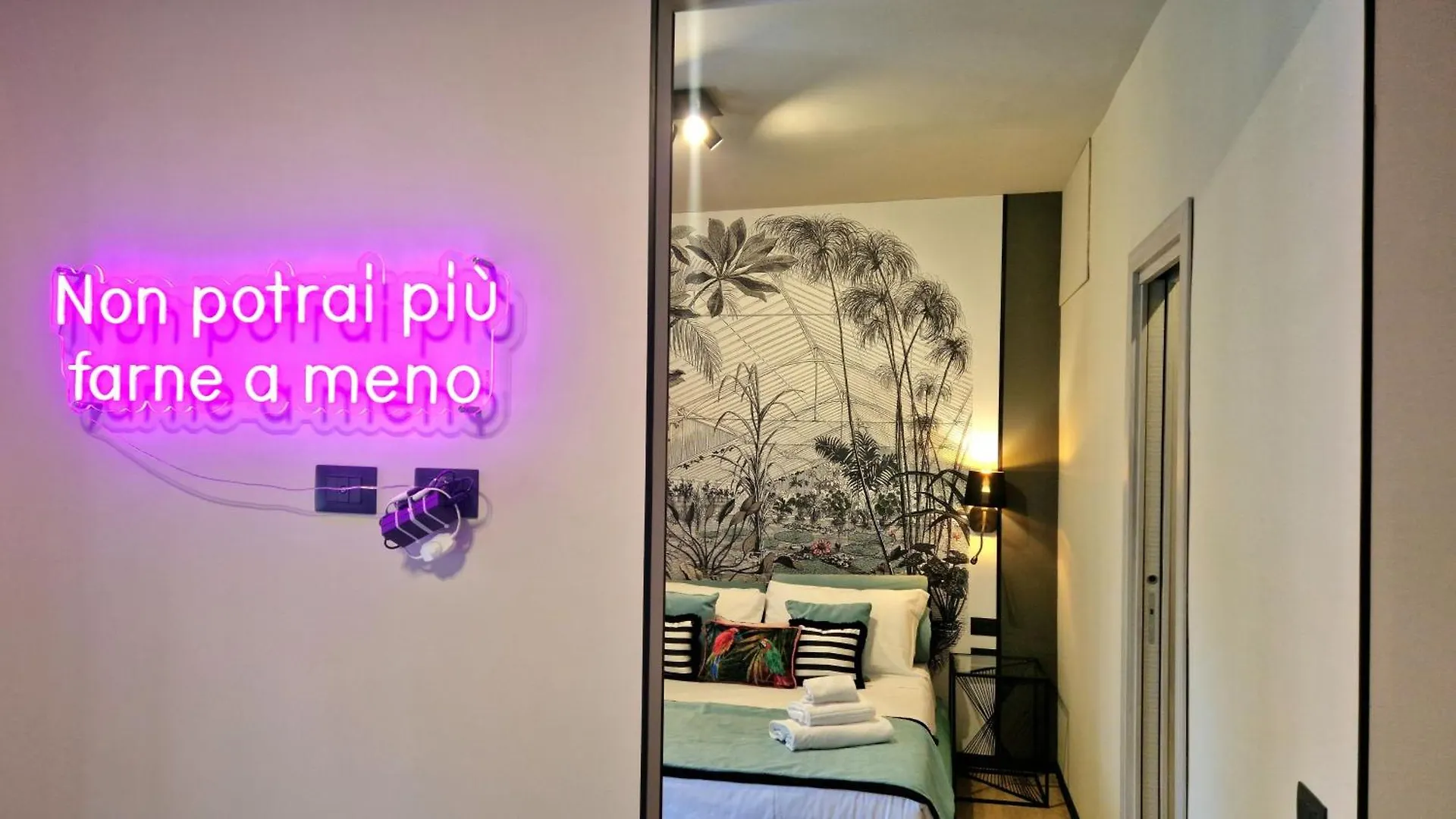 Xcross Suites Roma Guest house